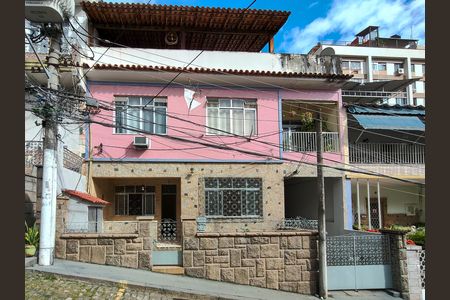 Casa à venda com 70m², 2 quartos e 1 vaga Casa à venda com 70m², 2 quartos e 1 vagaFachada