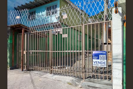 Casa à venda com 70m², 2 quartos e 1 vaga Casa à venda com 70m², 2 quartos e 1 vagaFachada