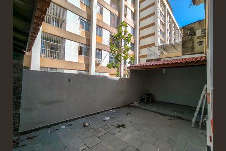 Casa à venda com 70m², 2 quartos e 1 vaga Casa à venda com 70m², 2 quartos e 1 vagaQuintal