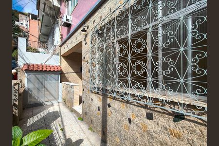 Casa à venda com 70m², 2 quartos e 1 vaga Casa à venda com 70m², 2 quartos e 1 vagaFachada