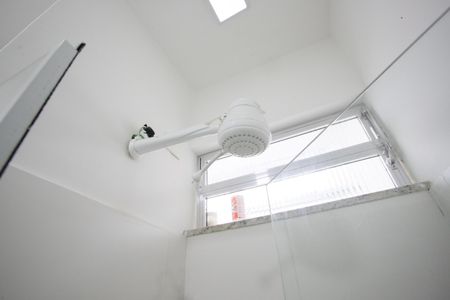 Apartamento para alugar com 55m², 2 quartos e sem vagaBanheiro