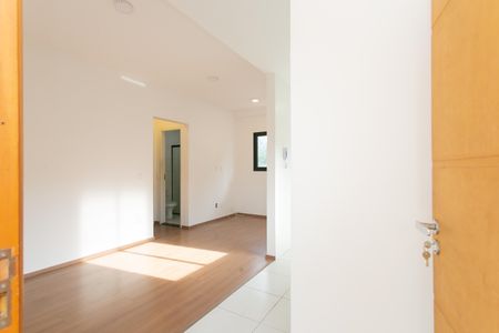 Apartamento para alugar com 43m², 2 quartos e sem vaga Apartamento para alugar com 43m², 2 quartos e sem vagaEntrada