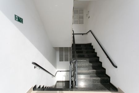 Escada / Entrada de apartamento para alugar com 2 quartos, 43m² em Vila Jacuí, São Paulo