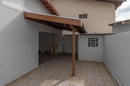 Casa para alugar com 100m², 2 quartos e 1 vagaQuintal 