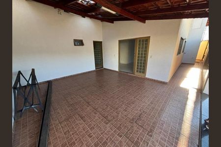 Casa para alugar com 100m², 2 quartos e 2 vagasÁrea externa