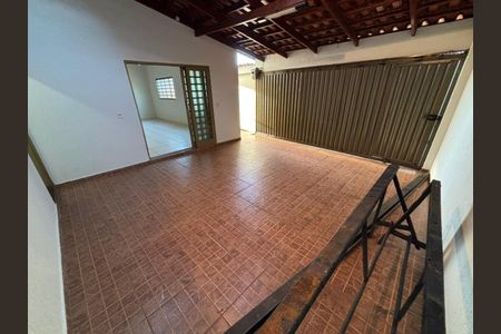 Casa para alugar com 100m², 2 quartos e 2 vagasÁrea externa