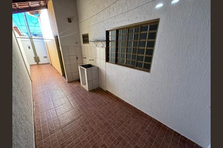 Casa para alugar com 100m², 2 quartos e 2 vagasÁrea de serviço