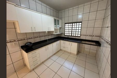 Cozinha de casa para alugar com 2 quartos, 100m² em Bom Jesus, Uberlândia