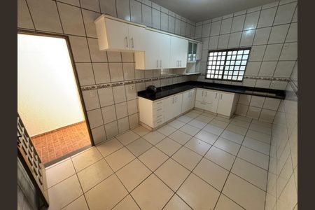 Cozinha de casa para alugar com 2 quartos, 100m² em Bom Jesus, Uberlândia