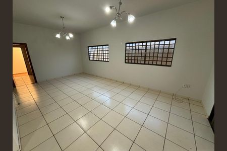 Sala de casa para alugar com 2 quartos, 100m² em Bom Jesus, Uberlândia