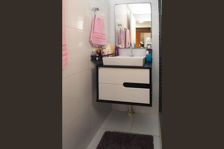 Apartamento para alugar com 76m², 2 quartos e 2 vagas Apartamento para alugar com 76m², 2 quartos e 2 vagasBanheiro da Suíte