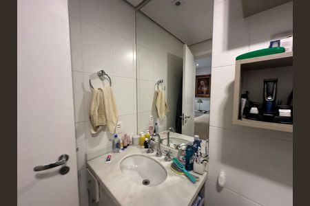 Apartamento à venda com 84m², 2 quartos e 2 vagas Apartamento à venda com 84m², 2 quartos e 2 vagasBanheiro da Suíte