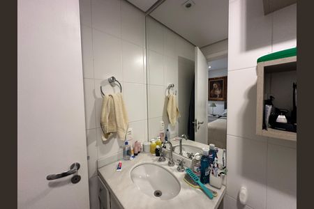 Apartamento à venda com 84m², 2 quartos e 2 vagas Apartamento à venda com 84m², 2 quartos e 2 vagasBanheiro da Suíte