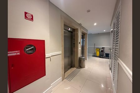 Apartamento à venda com 84m², 2 quartos e 2 vagas Apartamento à venda com 84m², 2 quartos e 2 vagasHall de entrada