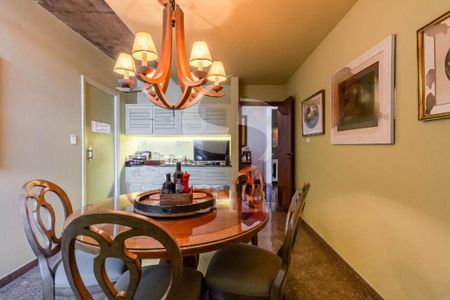 Casa à venda com 608m², 4 quartos e 6 vagas