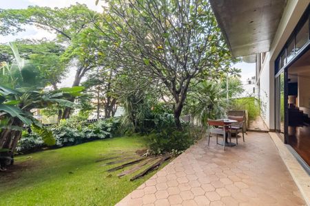 Casa à venda com 608m², 4 quartos e 6 vagas