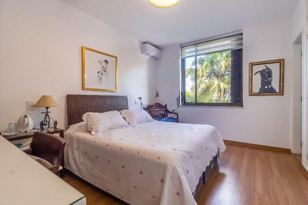 Casa à venda com 608m², 4 quartos e 6 vagas