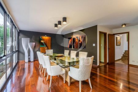 Casa à venda com 608m², 4 quartos e 6 vagas