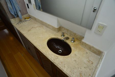 Apartamento à venda com 78m², 2 quartos e 1 vagaBanheiro Suíte Principal