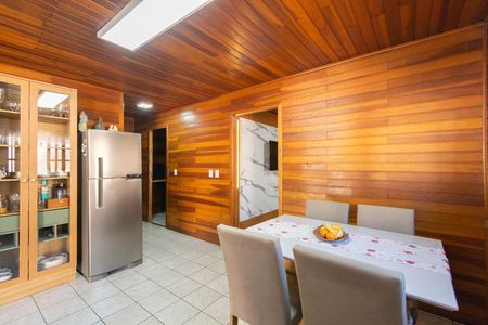 Casa à venda com 5 quartos, 220m² em Nossa Senhora das Gracas, Canoas