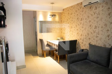 Casa de condomínio à venda com 70m², 2 quartos e 2 vagas Casa de condomínio à venda com 70m², 2 quartos e 2 vagasSala