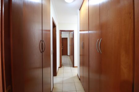 Apartamento para alugar com 155m², 4 quartos e 2 vagasCorredor 