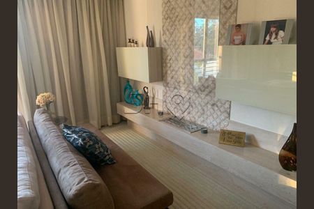 Casa de Condomínio à venda com 3 quartos, 300m² em Cidade Dutra, São Paulo