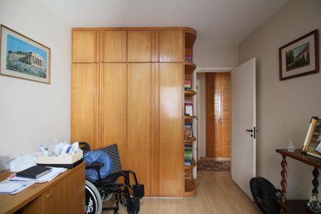 Apartamento à venda com 108m², 4 quartos e 2 vagasQuarto 2