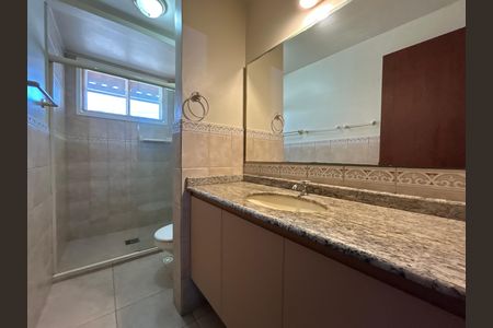 Casa para alugar com 130m², 4 quartos e 2 vagasBanheiro social 