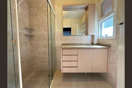 Casa para alugar com 130m², 4 quartos e 2 vagasBanheiro suíte 