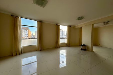 Sala de apartamento para alugar com 3 quartos, 140m² em Centro, Curitiba