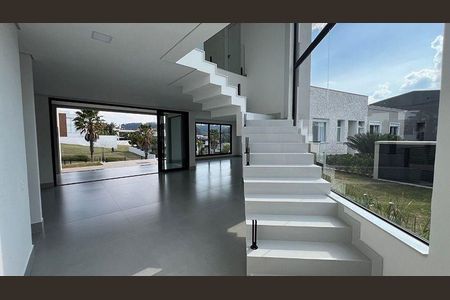 Casa à venda com 4 quartos, 350m² em Cidade Tamboré, Santana de Parnaíba