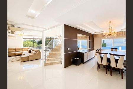 Sala de casa de condomínio para alugar com 6 quartos, 233m² em Neópolis, Gravataí