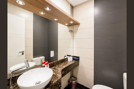 Casa de condomínio para alugar com 233m², 6 quartos e 4 vagas Casa de condomínio para alugar com 233m², 6 quartos e 4 vagasBanheiro 3