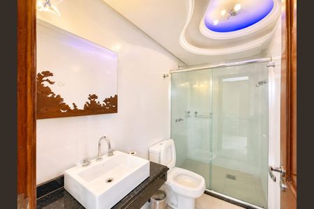 Casa de condomínio para alugar com 388m², 4 quartos e 4 vagas Casa de condomínio para alugar com 388m², 4 quartos e 4 vagasBanheiro 4
