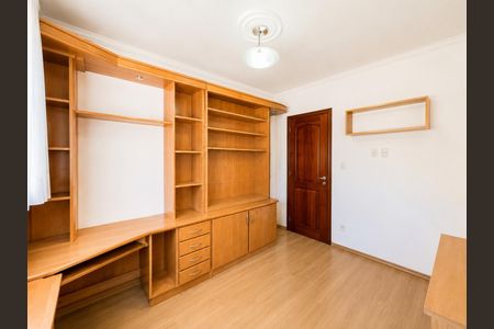 Casa de condomínio para alugar com 388m², 4 quartos e 4 vagas Casa de condomínio para alugar com 388m², 4 quartos e 4 vagasQuarto 2