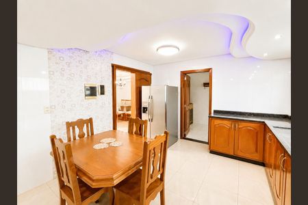 Casa de condomínio para alugar com 388m², 4 quartos e 4 vagas Casa de condomínio para alugar com 388m², 4 quartos e 4 vagasCozinha