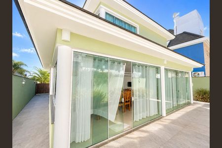 Casa de condomínio para alugar com 388m², 4 quartos e 4 vagas