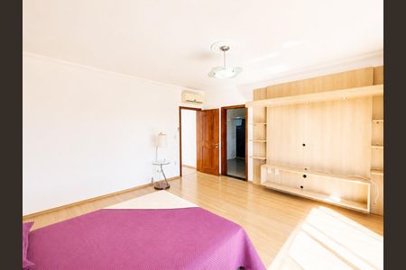 Casa de condomínio para alugar com 388m², 4 quartos e 4 vagas Casa de condomínio para alugar com 388m², 4 quartos e 4 vagasQuarto 3