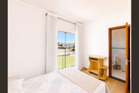 Casa de condomínio para alugar com 388m², 4 quartos e 4 vagas Casa de condomínio para alugar com 388m², 4 quartos e 4 vagasQuarto 4