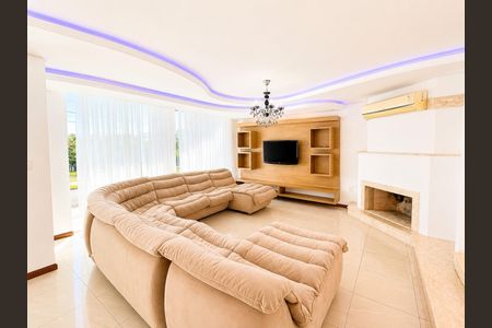 Casa de condomínio para alugar com 388m², 4 quartos e 4 vagas Casa de condomínio para alugar com 388m², 4 quartos e 4 vagasSala