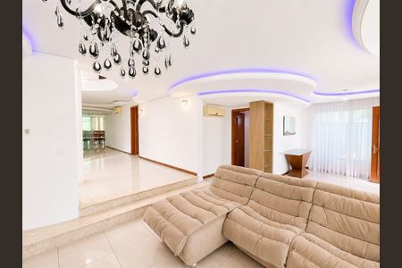 Casa de condomínio para alugar com 388m², 4 quartos e 4 vagas Casa de condomínio para alugar com 388m², 4 quartos e 4 vagasSala