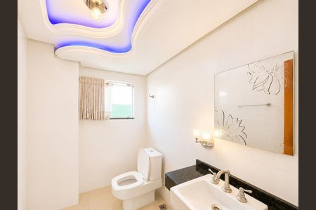 Casa de condomínio para alugar com 388m², 4 quartos e 4 vagas Casa de condomínio para alugar com 388m², 4 quartos e 4 vagasBanheiro 3