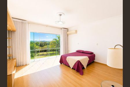 Casa de condomínio para alugar com 388m², 4 quartos e 4 vagas Casa de condomínio para alugar com 388m², 4 quartos e 4 vagasQuarto 3