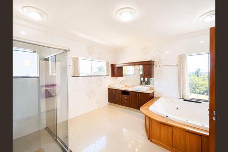 Casa de condomínio para alugar com 388m², 4 quartos e 4 vagas Casa de condomínio para alugar com 388m², 4 quartos e 4 vagasBanheiro 2