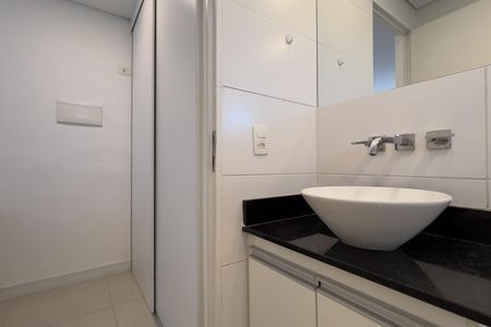 Banheiro de apartamento para alugar com 1 quarto, 38m² em Vila Augusta, Guarulhos