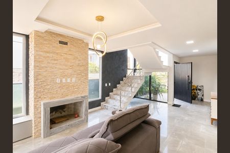 Sala de casa de condomínio para alugar com 4 quartos, 274m² em Centro, Gravataí