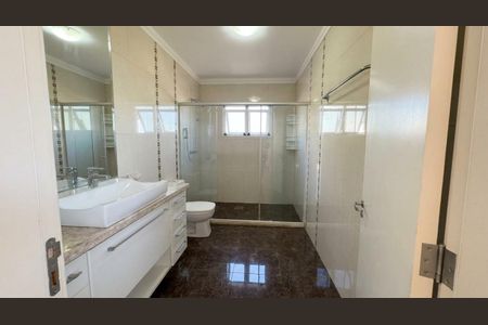 Casa de condomínio para alugar com 230m², 3 quartos e 4 vagas Casa de condomínio para alugar com 230m², 3 quartos e 4 vagasBanheiro 1