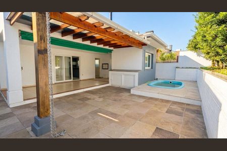 Casa de condomínio para alugar com 230m², 3 quartos e 4 vagas