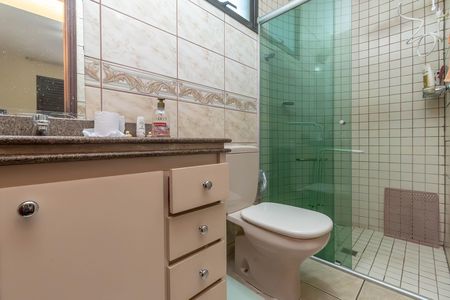 Apartamento à venda com 153m², 3 quartos e 2 vagas Apartamento à venda com 153m², 3 quartos e 2 vagasBanheiro da Suíte
